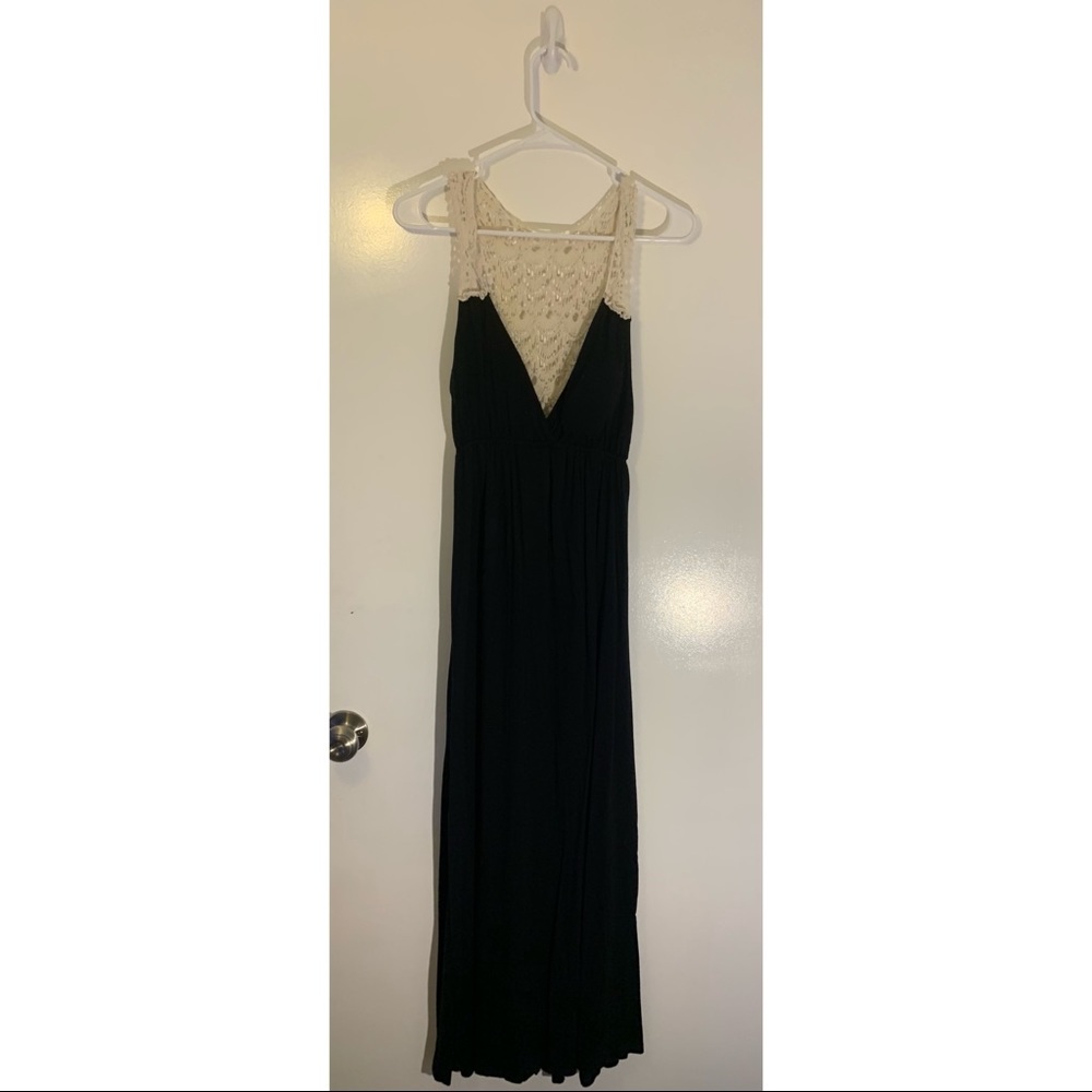 Papaya: Black maxi dress with a crochet lace back
